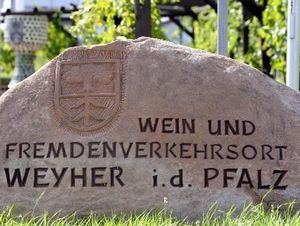 Seltsame Ortsnamen in der Pfalz oder solche, die in die Irre führen: Weyher hat nichts mit Wasser zu tun... (Quelle: www.buerstaedter-zeitung.de am 16.08.2011 | Text: Rolf Sperber | Foto: Klaus Venus)