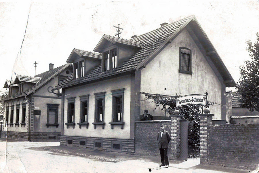 Die Weinstube Schneider (früher Luisenstraße 10, heute Rheingönheimer Straße 15)